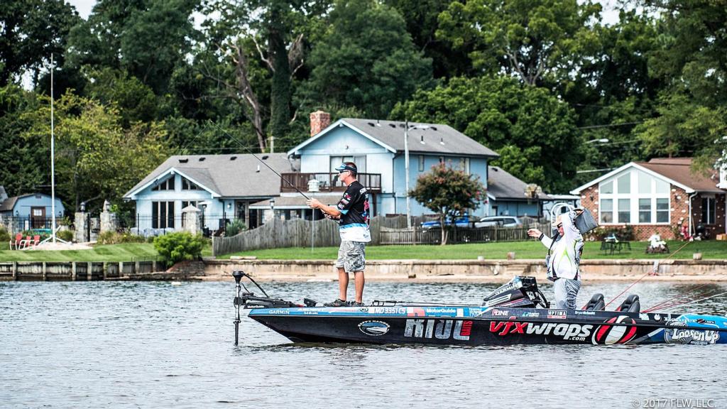 FLW-Tour-pro-Bryan-Schmitt-fishes-during-the-Costa-FLW-Series-tournament-on20the-Potomac-River-in-2017.-Charles-Waldorf