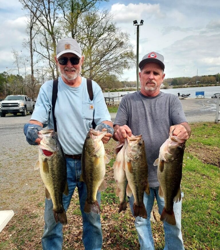 Robert Mixon & Robert Lambert took 1st Place at CATT High Rock with 5 bass weighing 22.40 lbs!